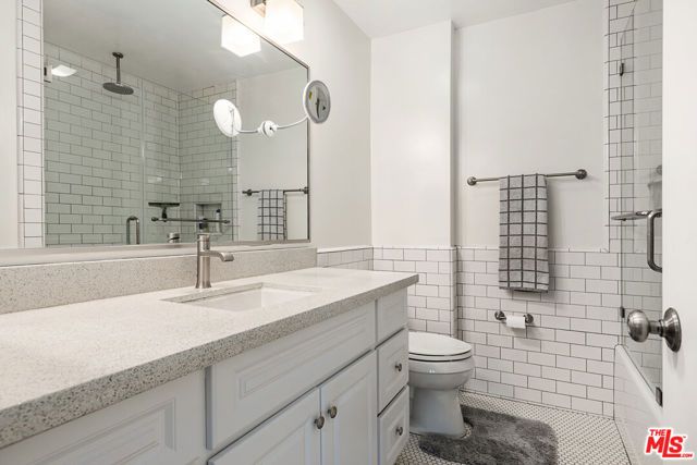 970 Palm Avenue 215, West Hollywood, CA 90069