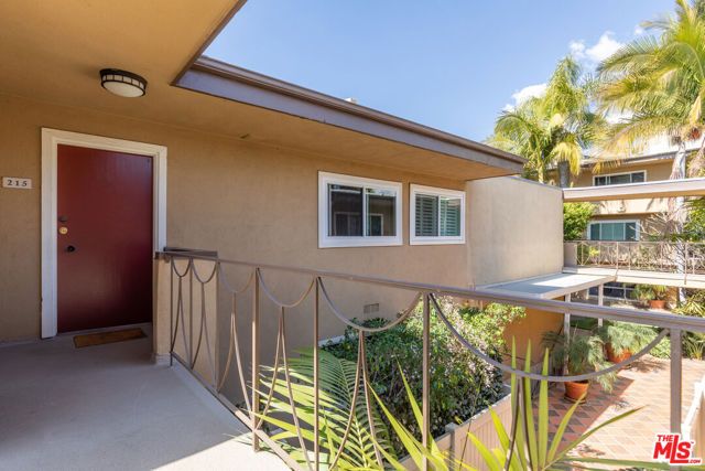 970 Palm Avenue 215, West Hollywood, CA 90069