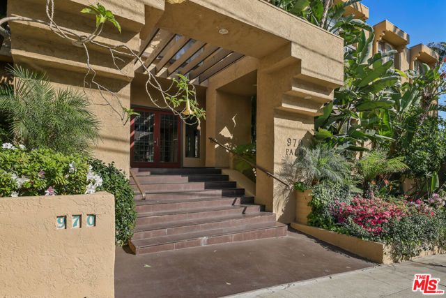 970 Palm Avenue 215, West Hollywood, CA 90069