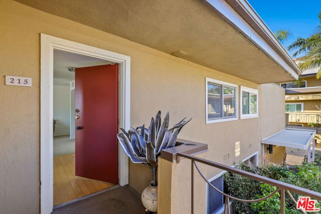 970 Palm Avenue 215, West Hollywood, CA 90069