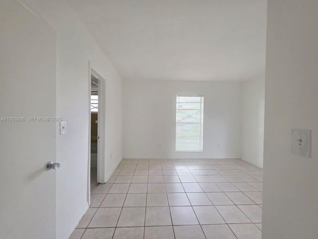 1330 W 54th St 108C, Hialeah, FL 33012