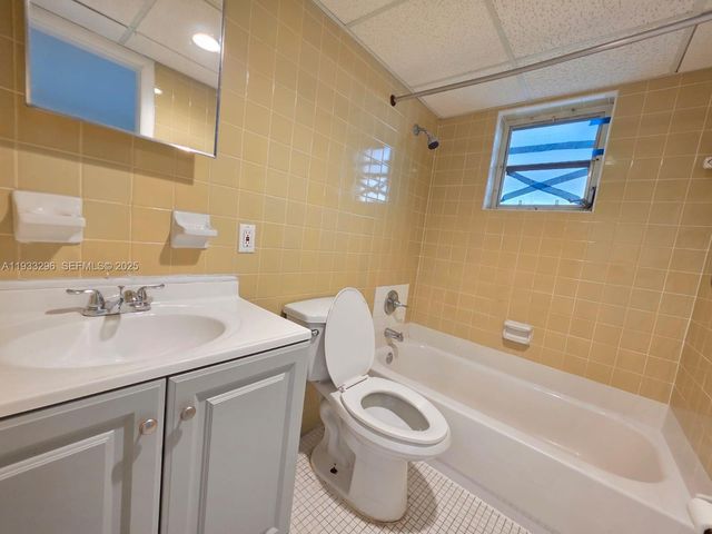 1330 W 54th St 108C, Hialeah, FL 33012