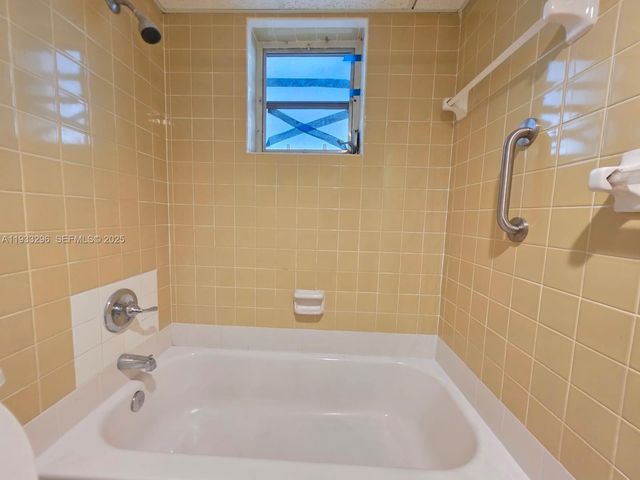 1330 W 54th St 108C, Hialeah, FL 33012