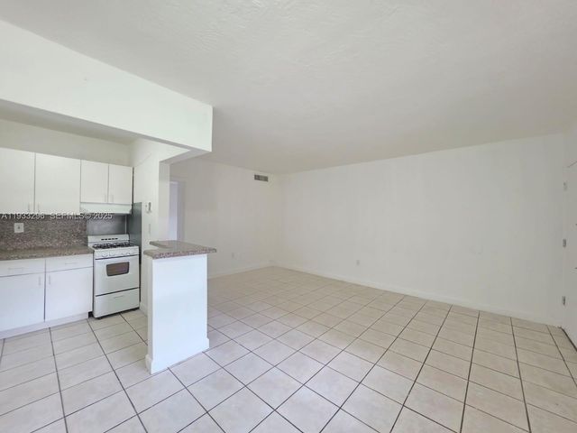 1330 W 54th St 108C, Hialeah, FL 33012