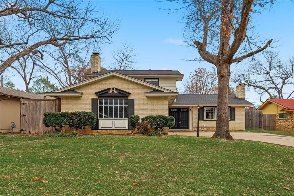 2804 Hollywood Drive, Arlington, TX 76013