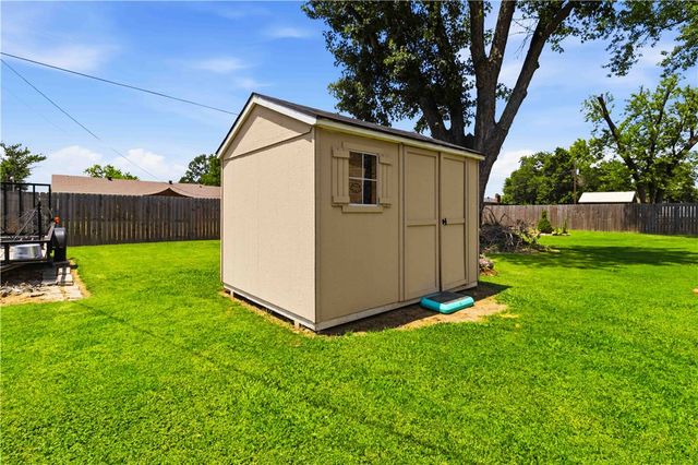 3506 N 2nd Street, Rogers, AR 72756