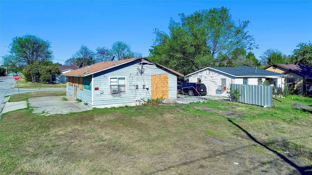 2745 S Jones Street, Fort Worth, TX 76104 — photo 2
