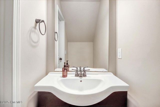 312 Winstead Lp, Richlands, NC 28574