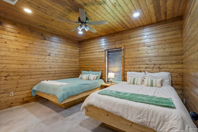 370 JOHNNY SEIBERT, Leakey, TX 78873