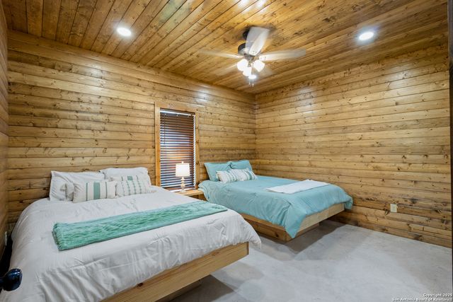 370 JOHNNY SEIBERT, Leakey, TX 78873