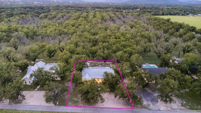 370 JOHNNY SEIBERT, Leakey, TX 78873