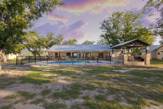 370 JOHNNY SEIBERT, Leakey, TX 78873