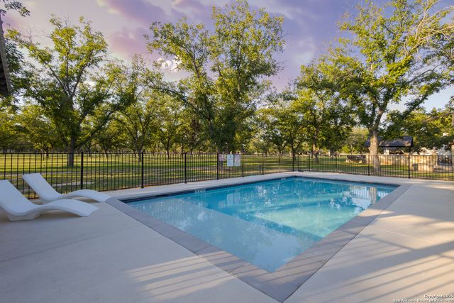 370 JOHNNY SEIBERT, Leakey, TX 78873