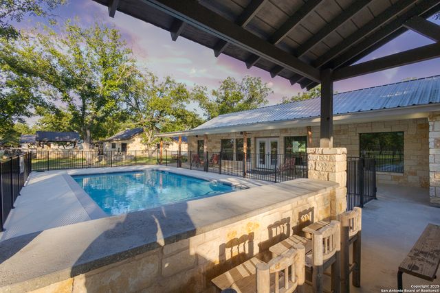 370 JOHNNY SEIBERT, Leakey, TX 78873