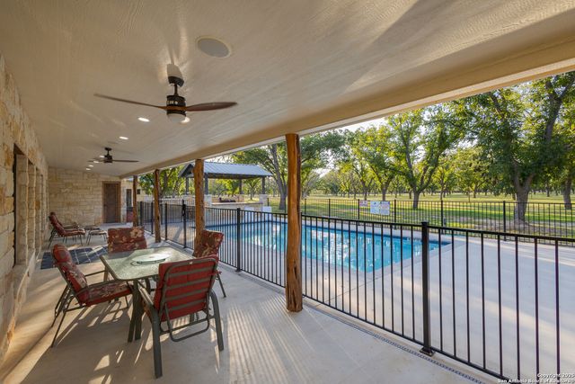 370 JOHNNY SEIBERT, Leakey, TX 78873
