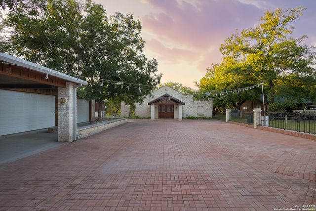 370 JOHNNY SEIBERT, Leakey, TX 78873