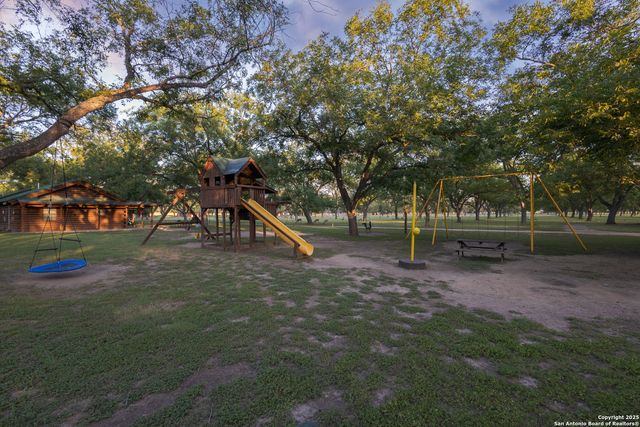 370 JOHNNY SEIBERT, Leakey, TX 78873