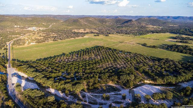370 JOHNNY SEIBERT, Leakey, TX 78873