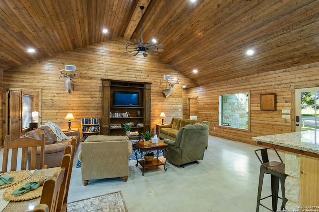 370 JOHNNY SEIBERT, Leakey, TX 78873