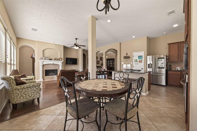 2203 Summit Pass Lane, League City, TX 77573