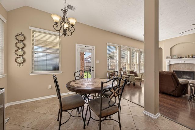 2203 Summit Pass Lane, League City, TX 77573