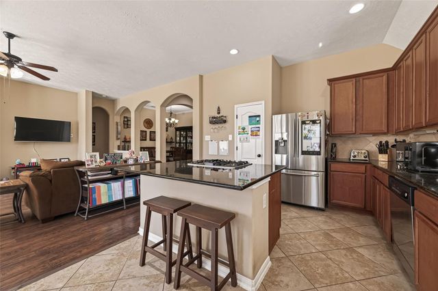 2203 Summit Pass Lane, League City, TX 77573