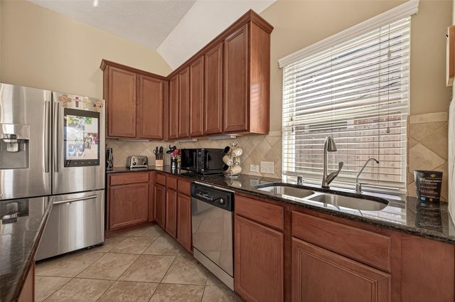 2203 Summit Pass Lane, League City, TX 77573