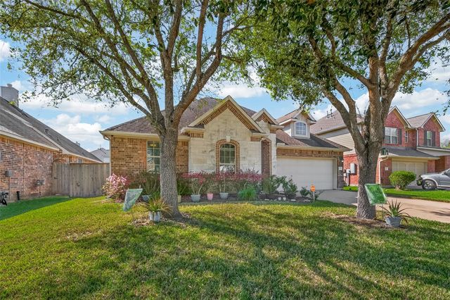 2203 Summit Pass Lane, League City, TX 77573