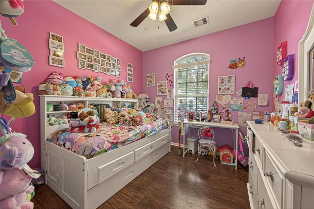 2203 Summit Pass Lane, League City, TX 77573