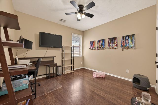 2203 Summit Pass Lane, League City, TX 77573