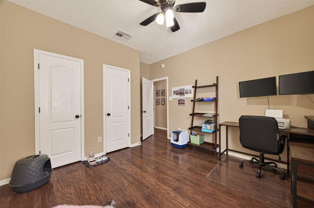 2203 Summit Pass Lane, League City, TX 77573