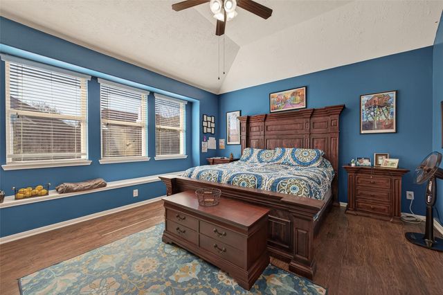 2203 Summit Pass Lane, League City, TX 77573