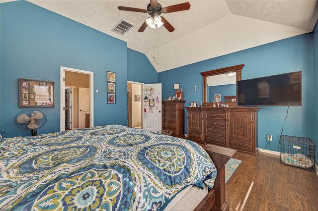 2203 Summit Pass Lane, League City, TX 77573