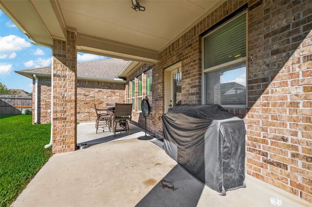 2203 Summit Pass Lane, League City, TX 77573