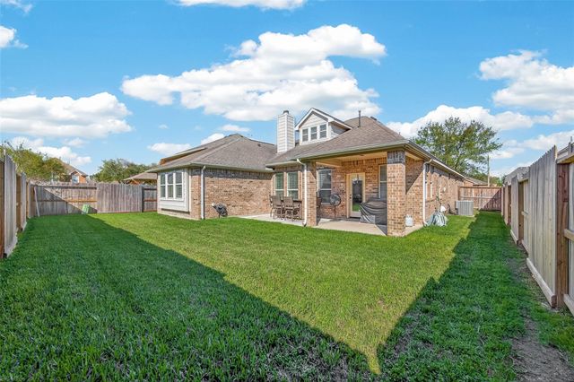 2203 Summit Pass Lane, League City, TX 77573