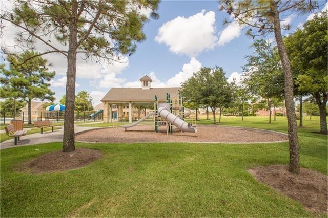 2203 Summit Pass Lane, League City, TX 77573