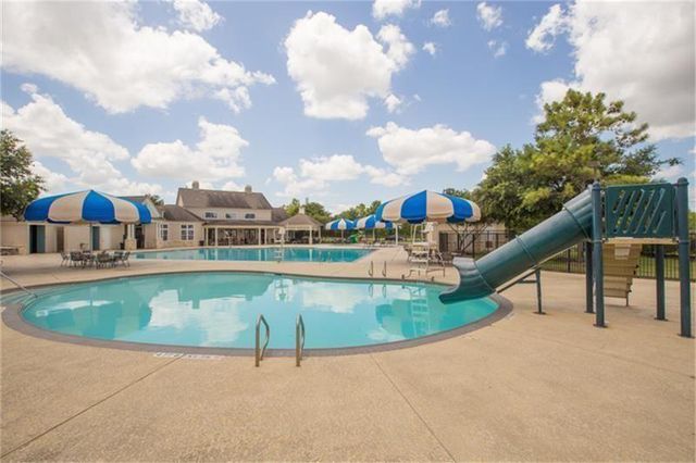 2203 Summit Pass Lane, League City, TX 77573