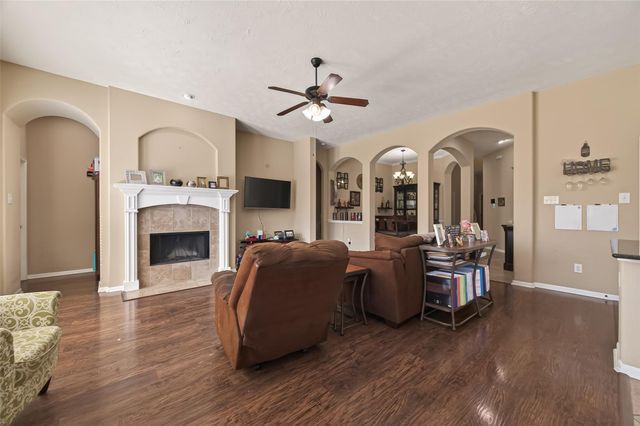 2203 Summit Pass Lane, League City, TX 77573