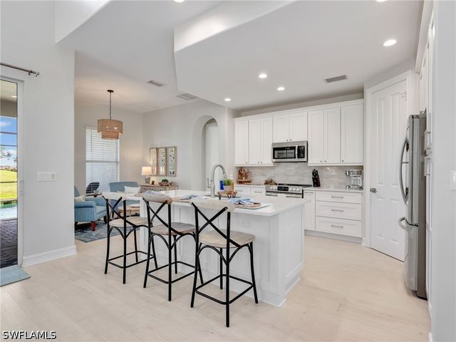 6096 Dogleg DR, Naples, FL 34113