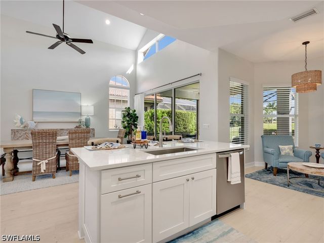 6096 Dogleg DR, Naples, FL 34113