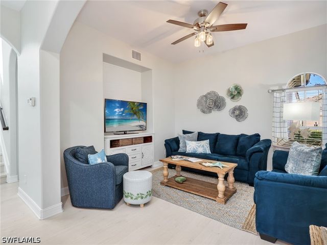 6096 Dogleg DR, Naples, FL 34113