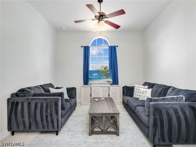 6096 Dogleg DR, Naples, FL 34113