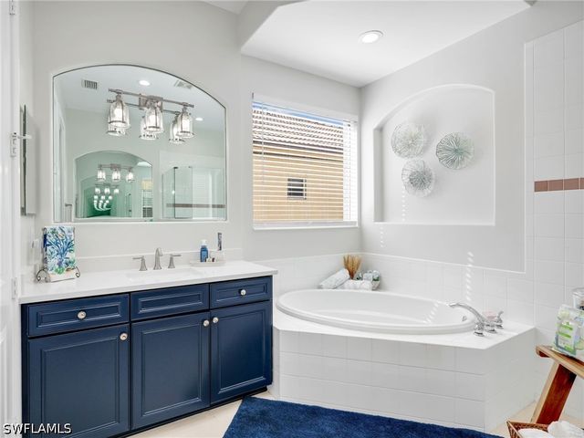 6096 Dogleg DR, Naples, FL 34113