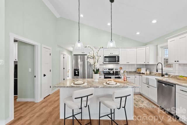 56 White Oak Place, Mars Hill, NC 28754