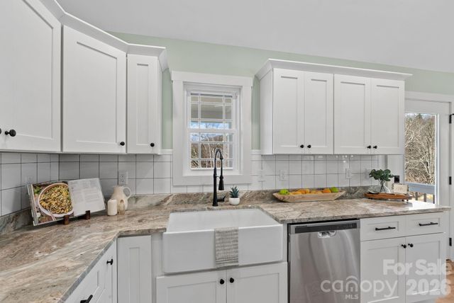 56 White Oak Place, Mars Hill, NC 28754