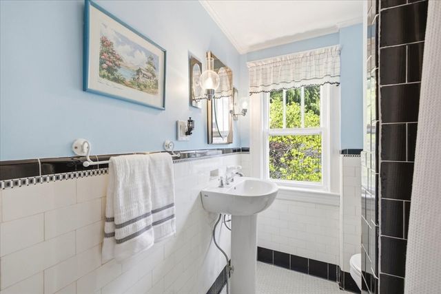 366 Warren St, Needham, MA 02492