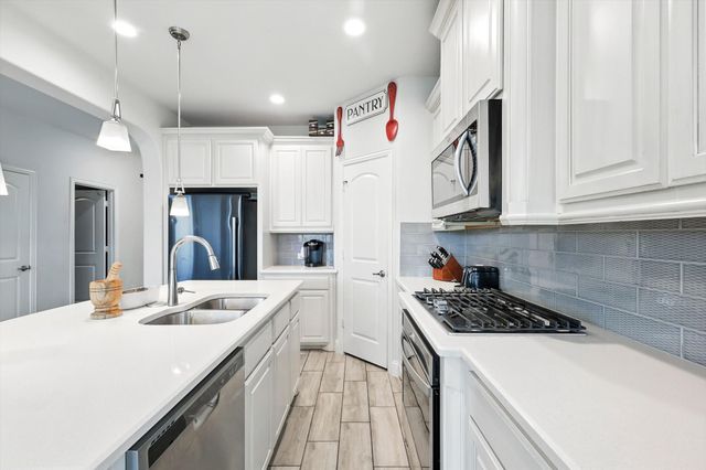 180 Sapphire Lane, Waxahachie, TX 75165
