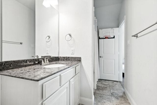 180 Sapphire Lane, Waxahachie, TX 75165