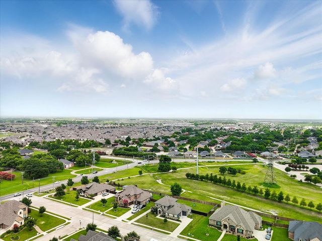 180 Sapphire Lane, Waxahachie, TX 75165