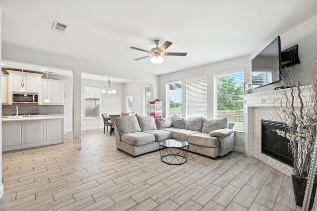 180 Sapphire Lane, Waxahachie, TX 75165
